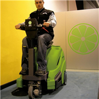 512R IPC Eagle 28" Battery Ride On Sweeper